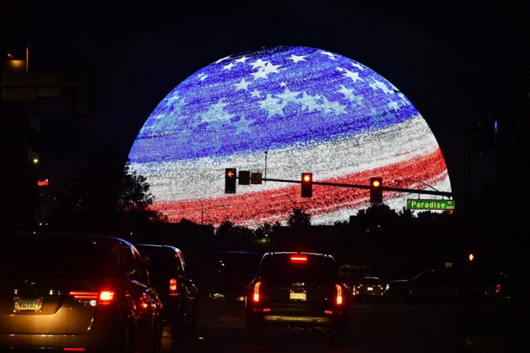 Na fasádě MSG Sphere se během Dne nezávislosti objeví americká vlajka.