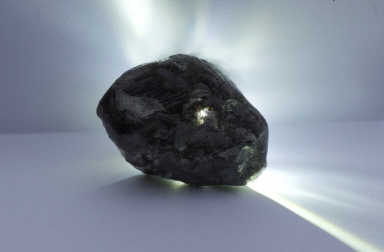 Diamant Sewelo je třetím největším diamantem, jaký byl kdy nalezen.