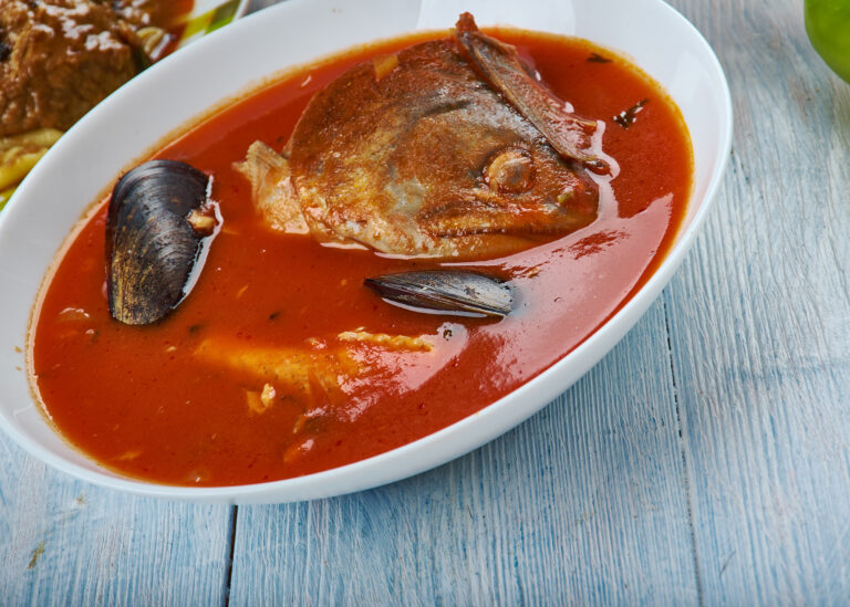 Rybí guláš brudet je v Černé Hoře pochoutka.