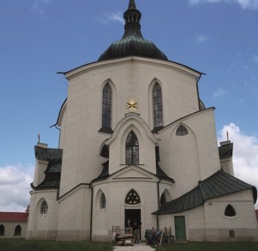 „Rekonstrukce kostela sv. Jana Nepomuckého, který je od roku 1994 zapsán na Seznamu světového přírodního a kulturního dědictví UNESCO, je velmi rozsáhlá a složitá,“ říká Ivana Perná. Foto: ÚSMH AV ČR