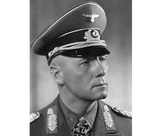 Oddílům Afrikakorps velel Erwin Rommel.