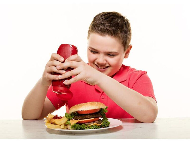 Pouze 4 % dětí v Česku sní doporučených pět porcí ovoce a zeleniny denně. Většina rodičů si myslí, že 2–3 porce stačí.