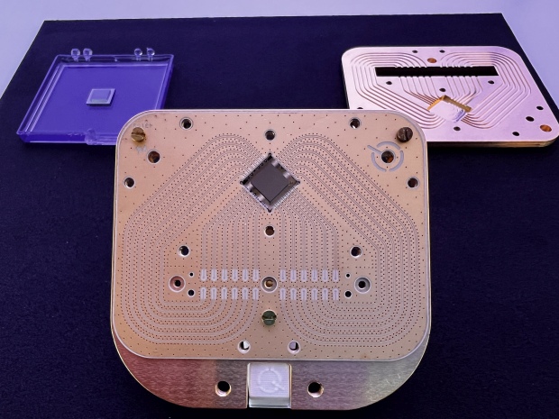 Samotný čip má překvapivě nízkou spotřebu, většinu energie pohltí jen chladicí systém.