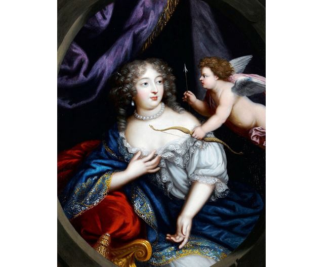 Ochrannou ruku nad ním drží madame de Montespan.