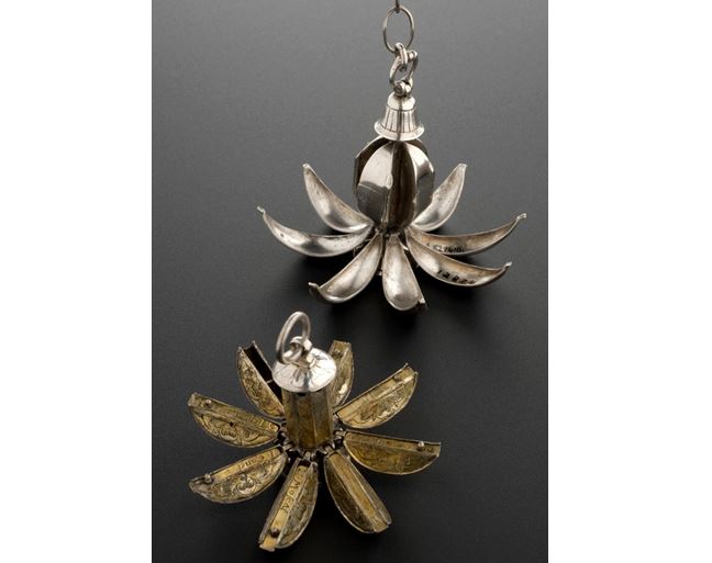 Pomandery se používaly již ve 12. století.