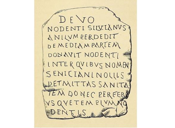 Olověná tabulka s kletbou, která se k prstenu údajně vztahuje. Má přinést smůlu každému, kdo prsten nosí neoprávněně.