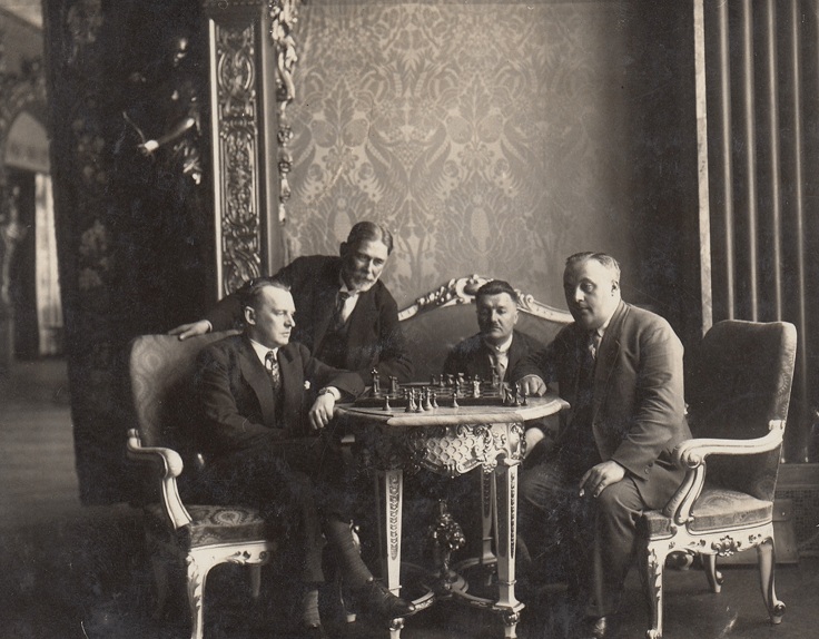 Ruský rodák šachům zcela propadl.