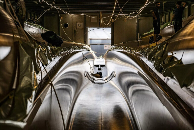 Závodní plachetnice má být moderní platformou pro výzkum a vývoj technologií v oblasti offshore plachtění.