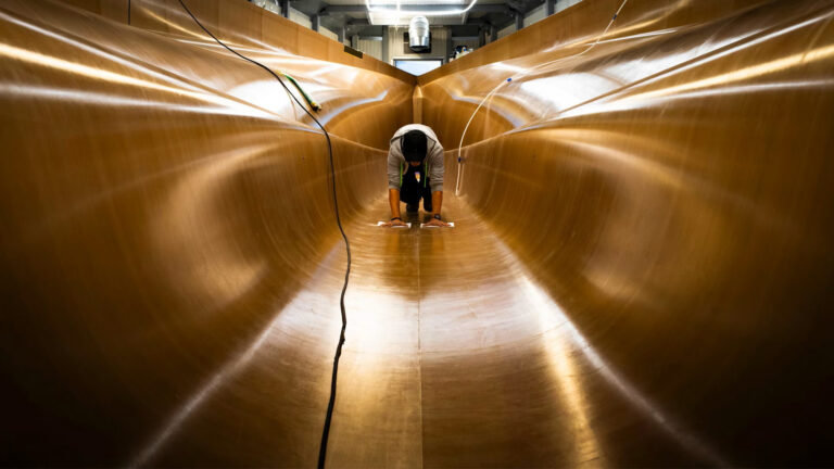 Hypersail získává veškerou energii pro napájení elektroniky ze solárních, větrných a kinetických systémů.