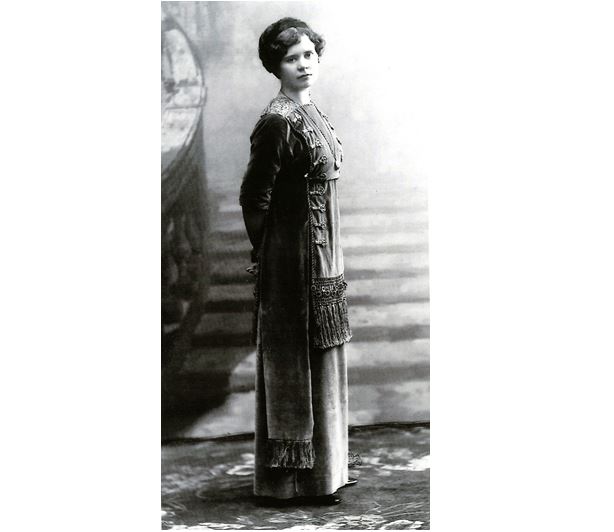 Ruská návrhářka Alma Pihlová byla jednou z pouhých dvou žen, které u Fabergého pracovaly na pozici designérky.