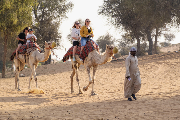 Rás al-Chajma, projížďka na velbloudech nesmí chybět.