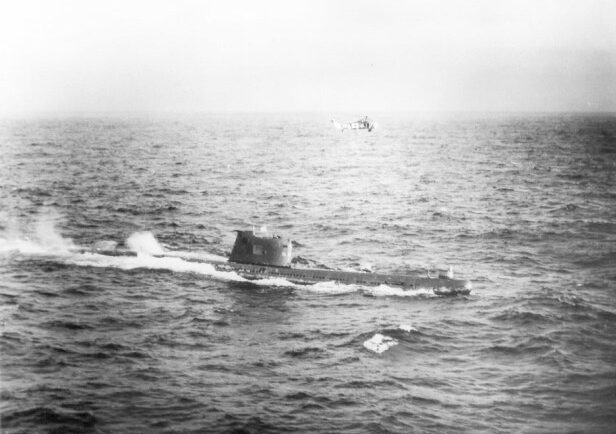 Během blokády Kuby neunikne americkému námořnictvu ani sovětská ponorka B-59.