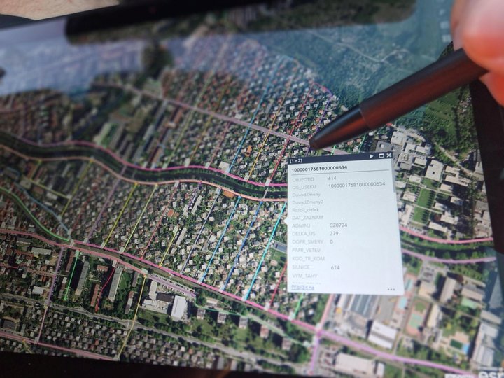 Submilimetrová přesnost technologie LCMS pomáhá odhalit i drobné poruchy vozovky, které může zima rychle proměnit ve vážný problém.