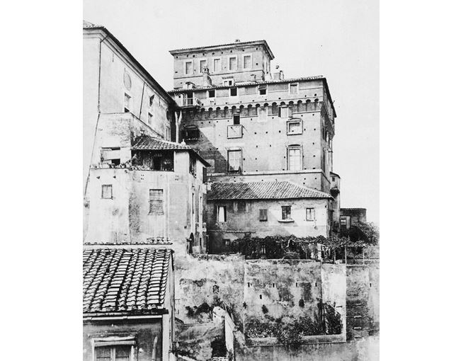 Ustoupit mu muselo i několik cenných historických staveb.