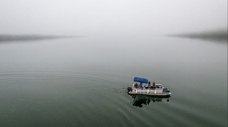 V loňském roce se na jezeře uskutečnil důkladný průzkum. Odpovědi však nepřinesl.