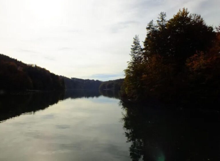 Je to celé jen dávným varováním, aby si lidé dali pozor v blízkosti vodních ploch a mokřadů?