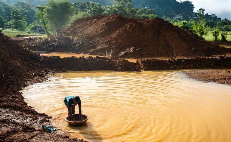 Drahokam byl nalezen v roce 2023 poblíž Rathnapury na Srí Lance.