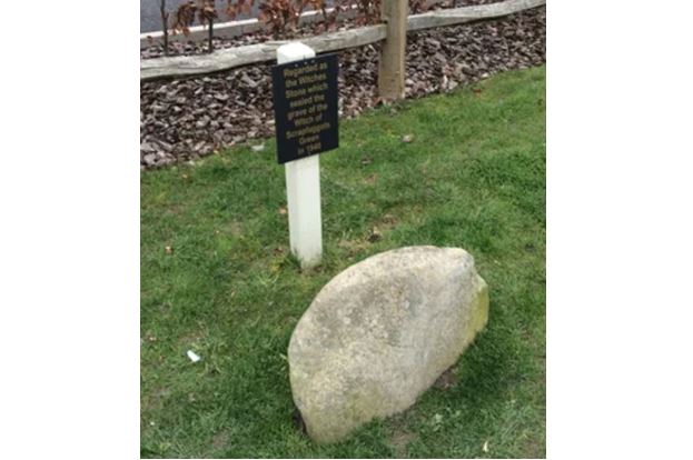 Kámen prý nesmí být nikdy odstraněn.