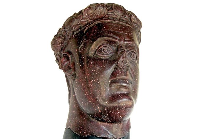 Vybudovat ji nechal císař Valerius.