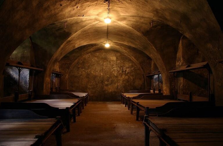 Ukrývají se pod klášterem neznámé sklepní prostory?