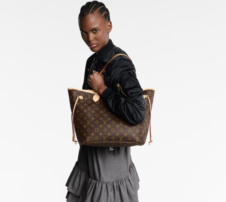 Do nových kolekcí se vracejí i legendární modely domu, jako jsou kabelky Speedy, Keepall, Noé, Alma či Neverfull.