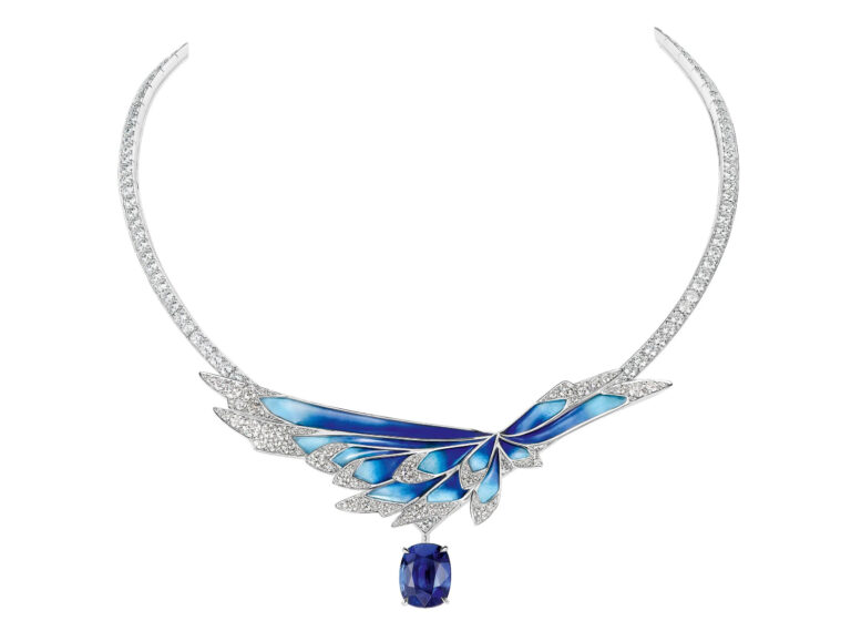 Všechny šperky z kolekce jsou vytvořeny modulární technikou, díky níž se dají nosit různým způsobem.