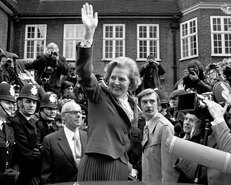 Píše se rok 1979 a z Margaret Tchatcherové se stává premiérka. Chytrá a nekompromisní.