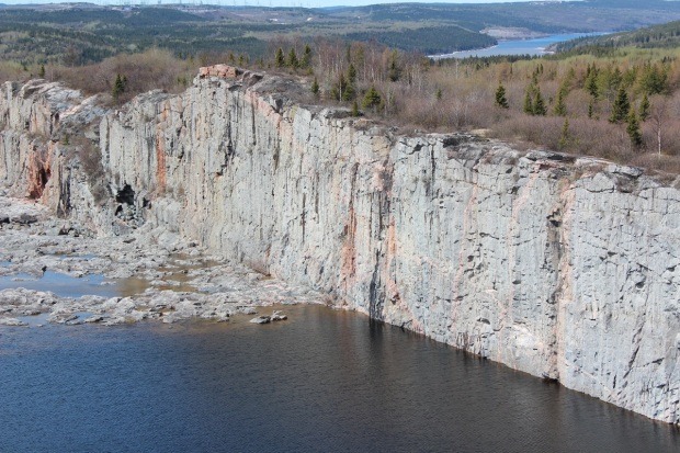 Kanadský štít Superior Province je největším zachovaným kusem archaické zemské kůry a ukrývá jedny z nejstarších geologických příběhů planety.
