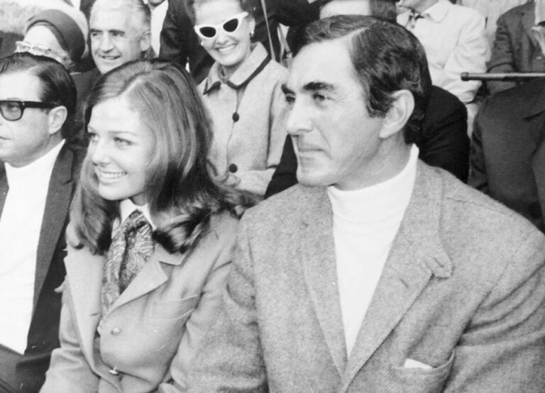 John DeLorean miluje auta a ženy. Třetí manželkou je modelka Cristina Ferrareová.