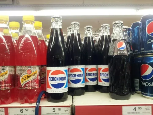 Asi nejkurióznější barter v dějinách: za limonádu dostala Pepsi 17 ponorek, křižník, fregatu a torpédoborec.