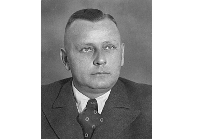 Šéfovi gestapa Koslowskému smrtka odpočítává minuty a jen náhodou se přepočítá.