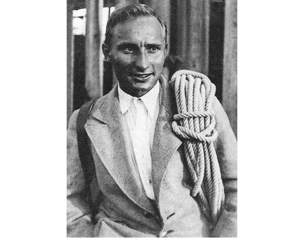 Oběti si začne vybírat už v roce 1935, na severní stěně umírá například Max Sedlmayer.