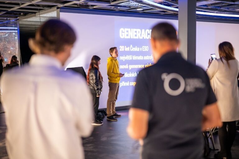 Generace vesmír se realizuje u příležitosti 20. výročí členství České republiky v Evropské jižní observatoři.