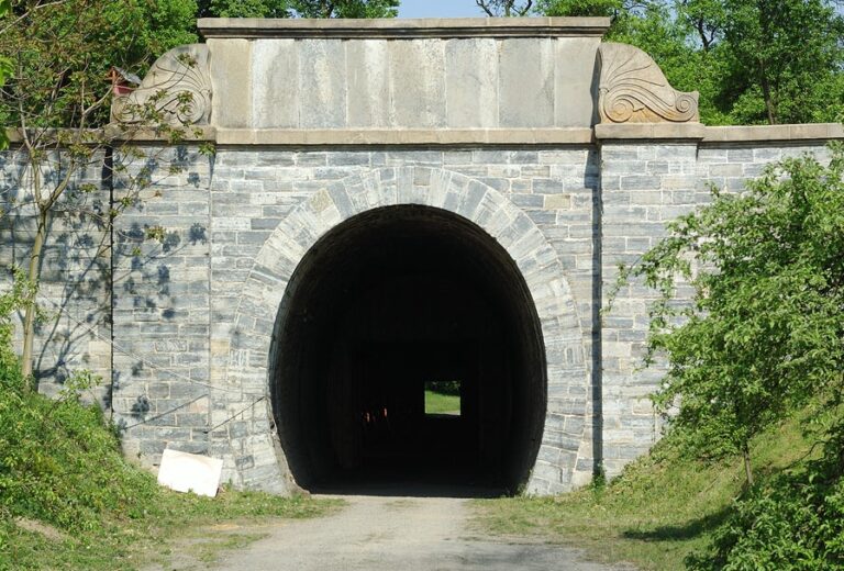 Slavíčský tunel bránil sesuvům půdy.