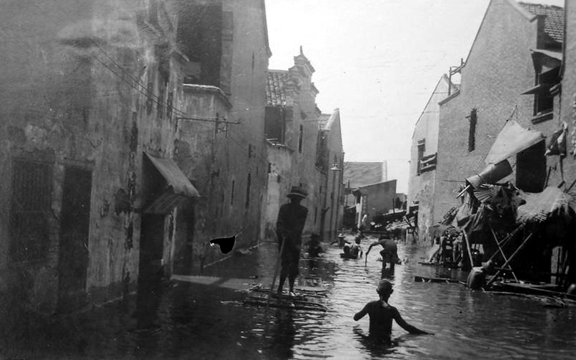 Ještě horší smrtící rána přijde v roce 1931, kdy po opadnutí vody dorazí společně nemoci a hladomor.