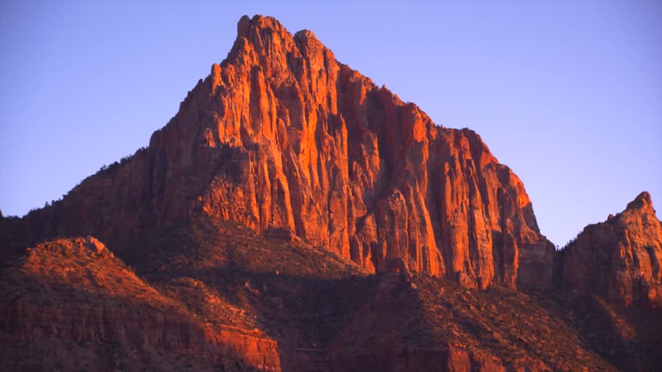3-Pohoří bylo vyvrásněno během Laramického vrásnění před 70 až 30 milióny let