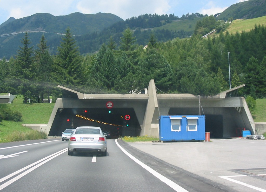 Gotthardský silniční tunel ve Švýcarsku je obávaným místem.