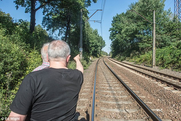 Německo-polská dvojice sledovala důležité stopy na trati mezi Varšavou a Valbřichem.