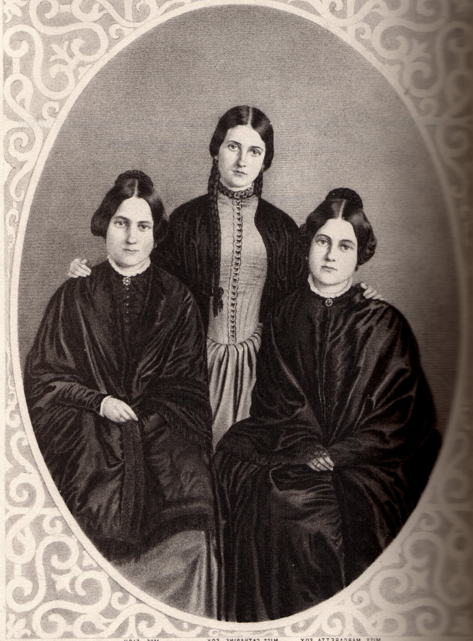 V 2. polovině 19. století byla trojice sester Foxových slavnými spiritistkami, které dokázaly navázat kontakt se záhrobím.
