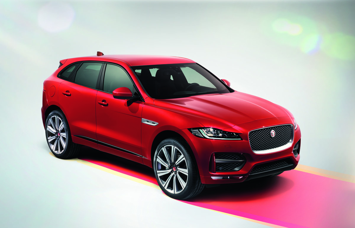 Jag_FPACE_RSport_Studio_Image_140915_02